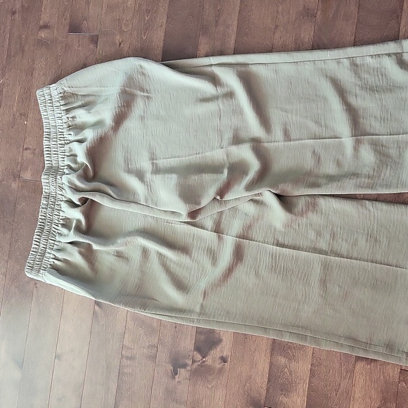 Capris polyester green sage flowy extra large suzyshier - Picture 4 of 5